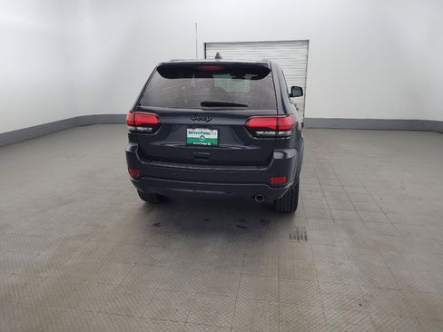 Used 2017 Jeep Grand Cherokee Altitude AWD/4WD image 7