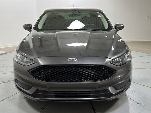 Used 2017 Ford Fusion SE image 2