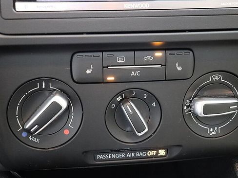 Used 2013 Volkswagen Jetta SEL FWD image 24