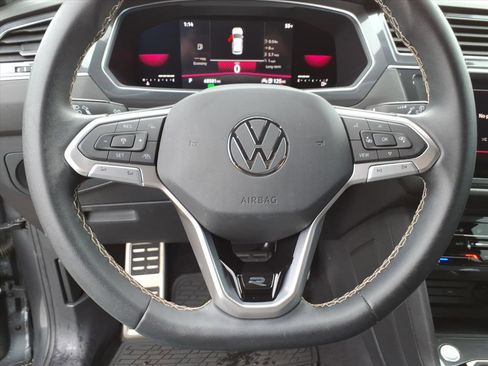 Used 2023 Volkswagen Tiguan SE R-Line image 18