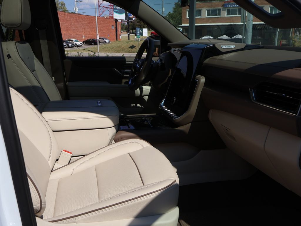 Certified 2026 GMC Yukon Denali w/ Denali Reserve Package AWD/4WD image 7