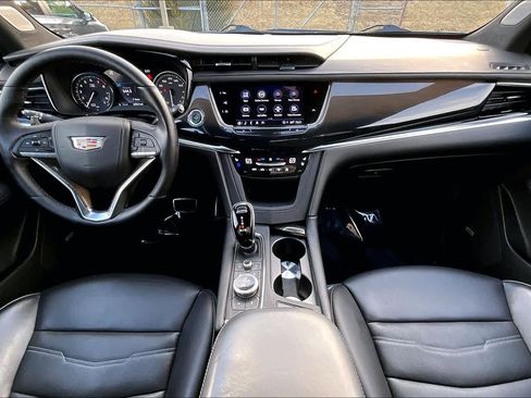 Used 2024 Cadillac XT6 Sport w/ Platinum Package image 16