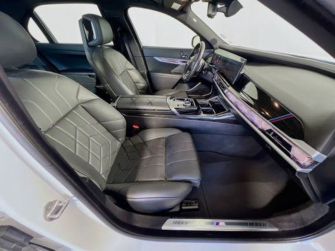 Used 2024 BMW 740i image 30