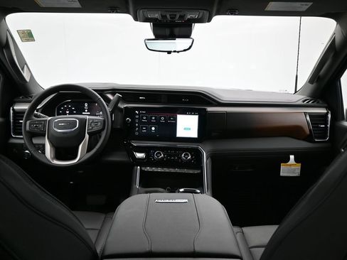 New 2026 GMC Sierra 3500 Denali w/ Denali Reserve Package image 9