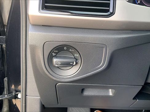 Used 2020 Volkswagen Atlas Cross Sport SEL Premium R-Line image 34