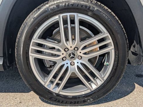Used 2022 Mercedes-Benz GLS 450 4MATIC image 11