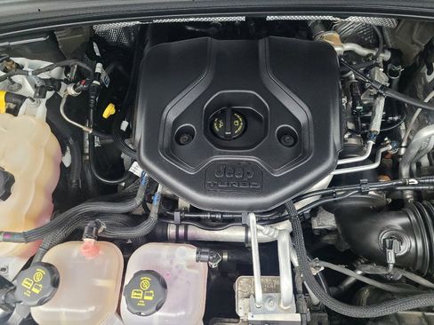 Used 2022 Jeep Grand Cherokee Overland w/ Luxury Tech Group IV image 30