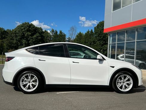 Used 2023 Tesla Model Y Long Range AWD/4WD image 19