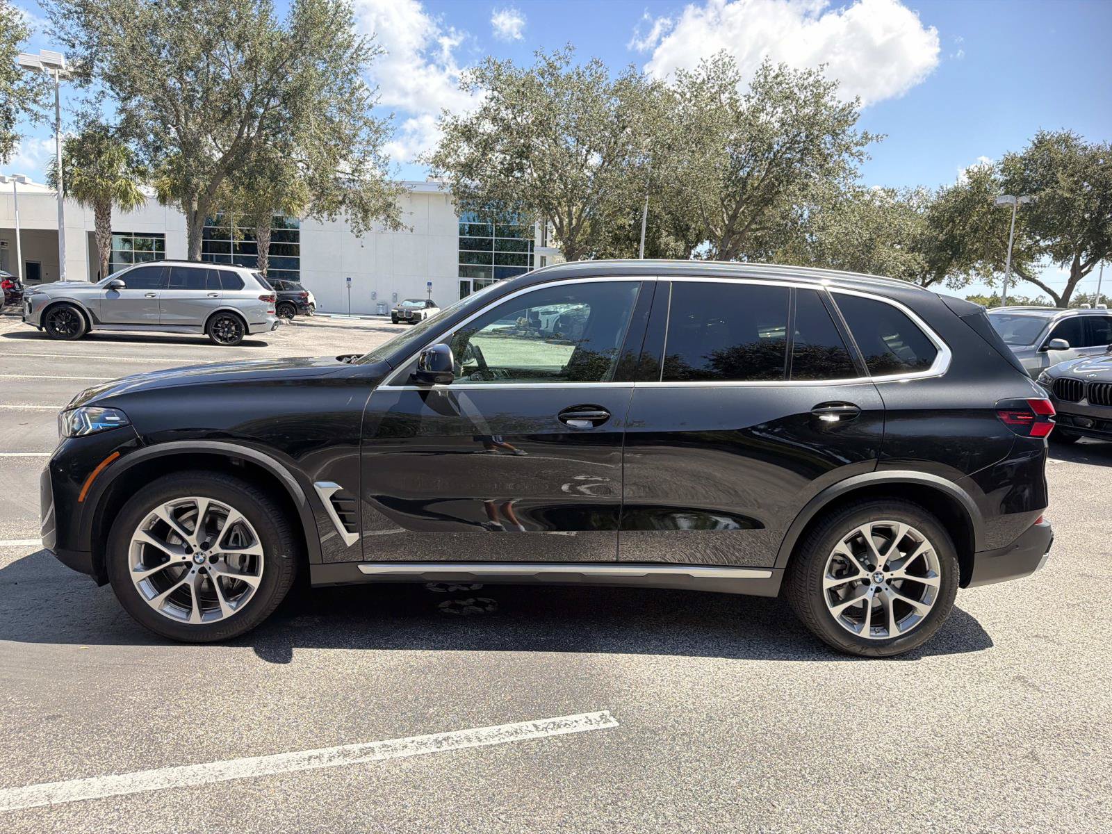 Used 2025 BMW X5 xDrive40i w/ Premium Package AWD/4WD image 7