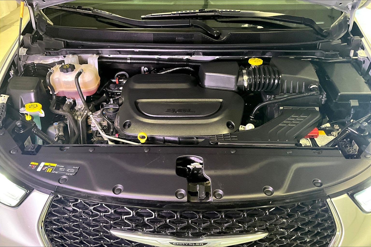 Used 2024 Chrysler Pacifica Touring-L FWD image 31