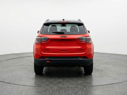 Used 2025 Jeep Compass Trailhawk image 7