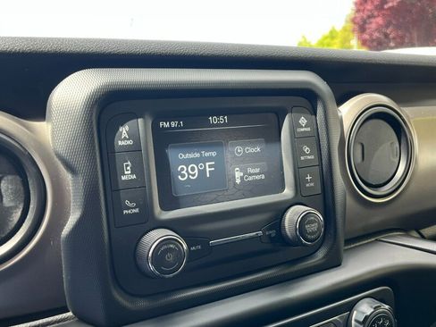 Used 2018 Jeep Wrangler Sport S image 30