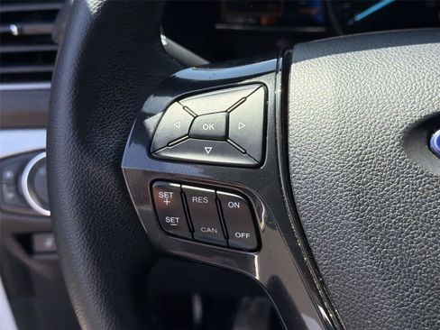 Used 2018 Ford Explorer XLT w/ Equipment Group 201A AWD/4WD image 34
