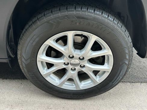 Used 2017 Jeep Cherokee Latitude w/ Cold Weather Group AWD/4WD image 59