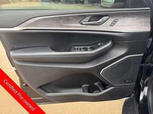 Certified 2024 Jeep Grand Cherokee Limited w/ Black Appearance Package image 6