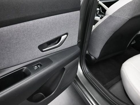 Used 2024 Hyundai Elantra Limited FWD image 18