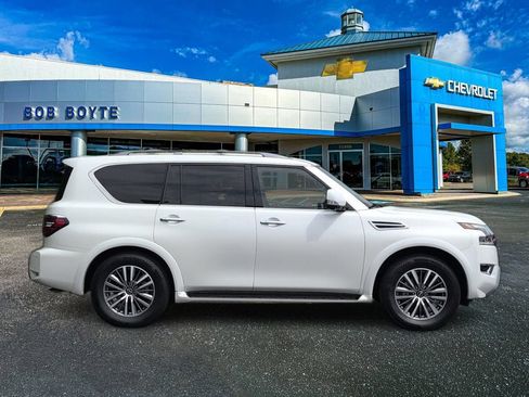 Used 2023 Nissan Armada SL w/ Captain's Chairs Package RWD image 2