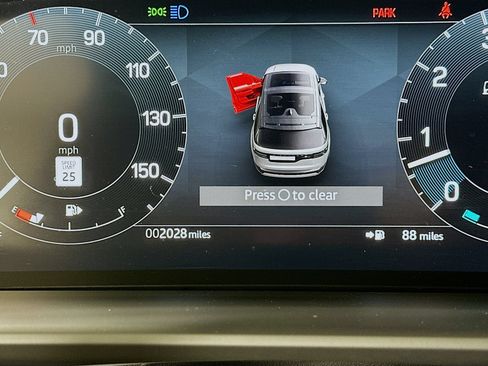 Used 2025 Land Rover Discovery Dynamic SE AWD/4WD image 22
