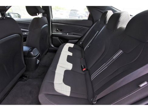 Used 2025 Hyundai Elantra Sport image 14