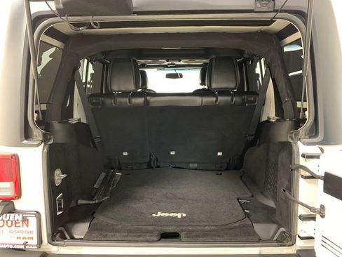 Used 2016 Jeep Wrangler Unlimited Rubicon w/ Connectivity Group image 15