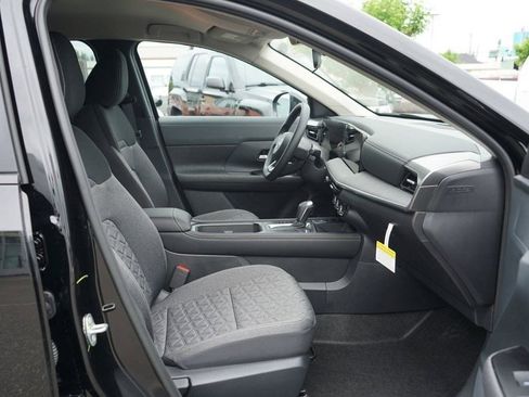 Used 2025 Nissan Kicks SV image 33