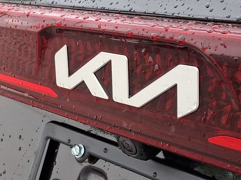 Used 2024 Kia Carnival LX FWD image 31