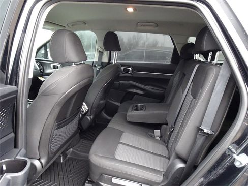 Used 2023 Kia Sorento LX image 16