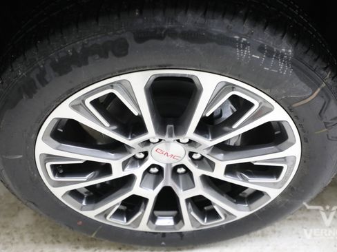New 2026 GMC Yukon Denali w/ Sun & Power Step Package AWD/4WD image 29