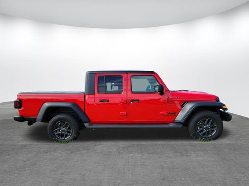 Used 2025 Jeep Gladiator Sport AWD/4WD image 4