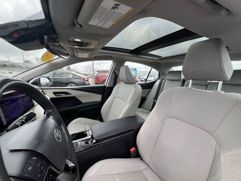 Used 2025 Toyota Camry XLE w/ Premium Plus Package image 21