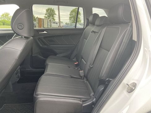 Used 2023 Volkswagen Tiguan SE AWD/4WD image 17