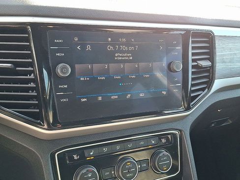 Used 2022 Volkswagen Atlas Cross Sport SE w/ Panoramic Sunroof Package image 3