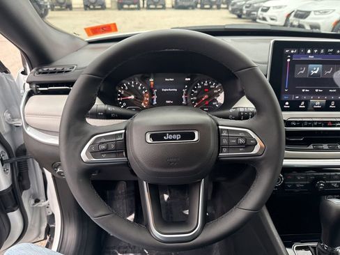 Certified 2025 Jeep Compass Limited image 10