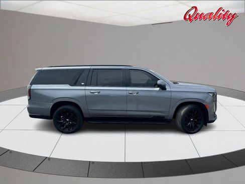 Used 2022 Cadillac Escalade ESV Sport w/ LPO, ONYX Package AWD/4WD image 2