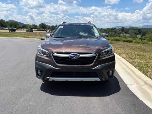 Used 2020 Subaru Outback Touring w/ Popular Package #2 AWD/4WD image 2