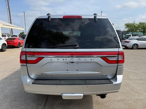 Used 2015 Lincoln Navigator 2WD image 6