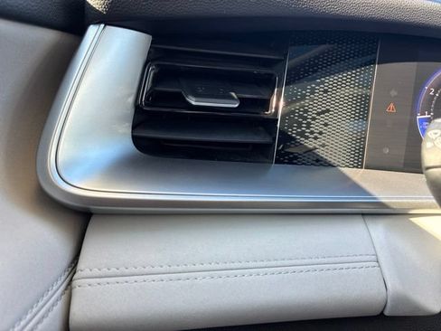 Used 2025 Volkswagen Tiguan SE AWD/4WD image 26