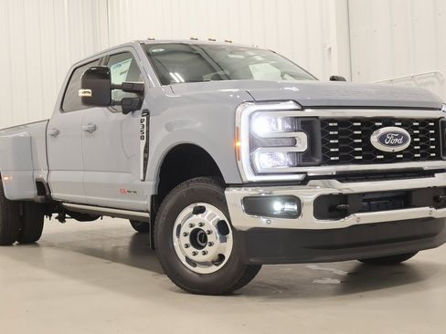 New 2025 Ford F350 Lariat w/ Lariat Ultimate Package image 34