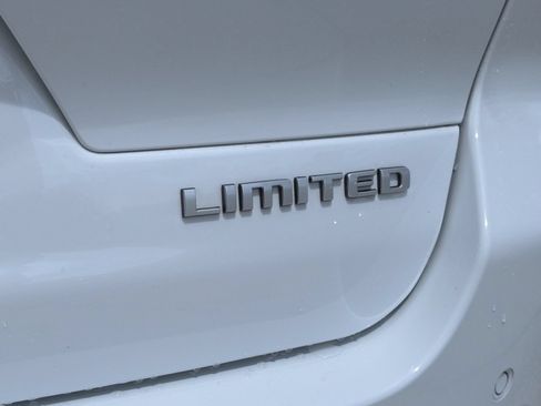 Used 2025 Jeep Grand Cherokee L Limited w/ Trailer Tow Package AWD/4WD image 16