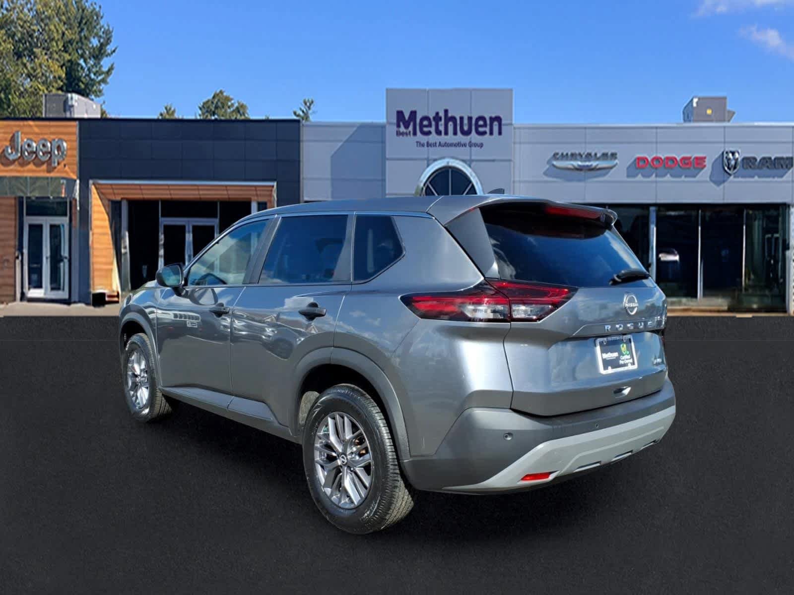 Used 2023 Nissan Rogue S AWD/4WD image 7