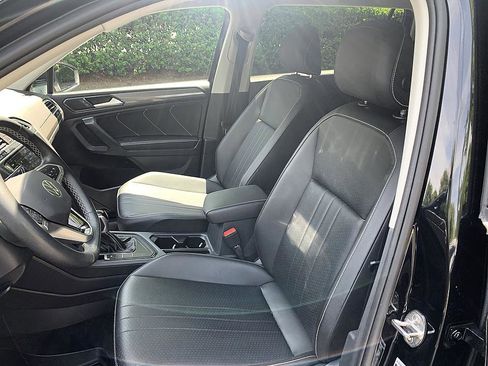 Used 2023 Volkswagen Tiguan SE FWD image 10