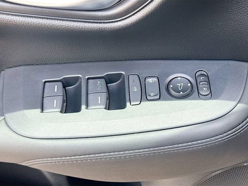 Used 2025 Honda HR-V LX image 17