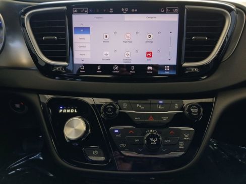 New 2026 Chrysler Voyager LX image 3