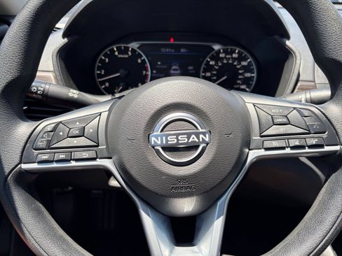 Used 2025 Nissan Altima 2.5 SV FWD image 27