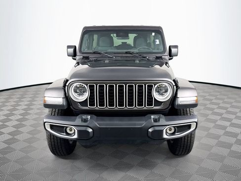 Used 2025 Jeep Wrangler Unlimited Sahara AWD/4WD image 2