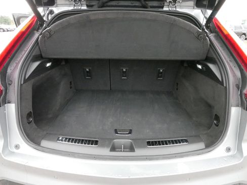 Certified 2025 Cadillac XT4 Premium Luxury image 18