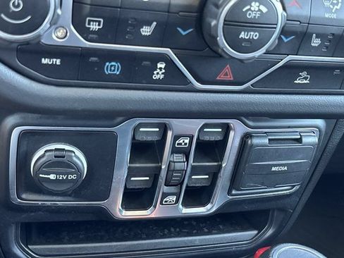 Used 2024 Jeep Wrangler Unlimited Sahara AWD/4WD image 34
