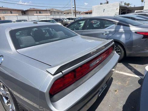 Used 2014 Dodge Challenger R/T RWD image 4