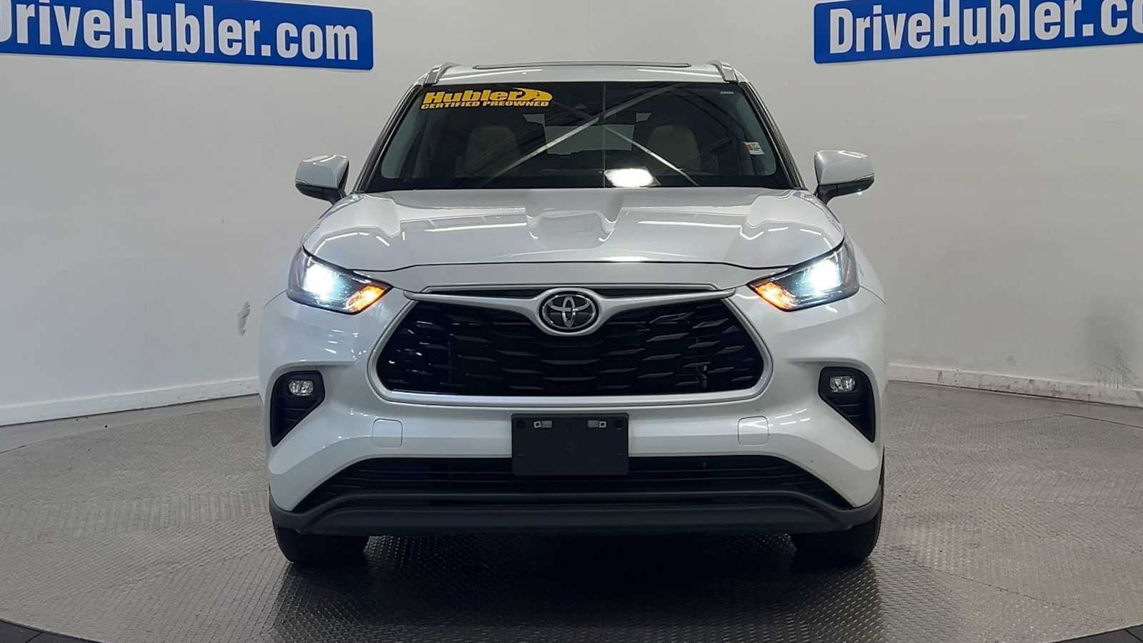 Used 2023 Toyota Highlander XLE AWD/4WD image 2
