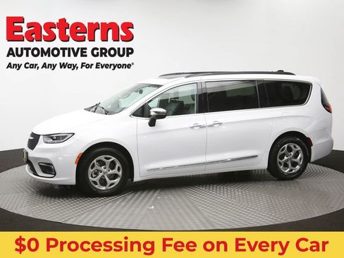 Used 2023 Chrysler Pacifica Limited FWD image 61